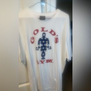 Gold’s Gym USA T-shirt.